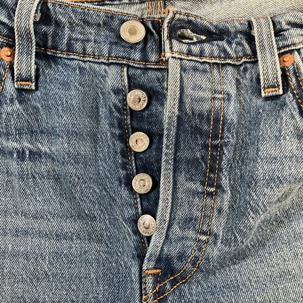 Levi's Women's Straight Leg Jeans in Medium Blue Wash - Picture 6 of 16